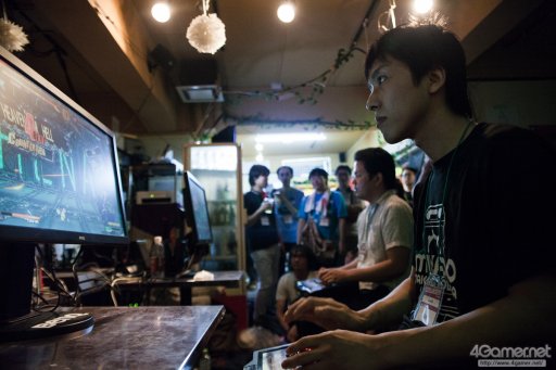 画像ギャラリー No.037のサムネイル画像 / 「GUILTY GEAR Xrd -REVELATOR-」を種目に，8時間超の戦いが繰り広げられた「GODSGARDEN ＃11」フォトレポート。優勝は関西勢のおみと選手