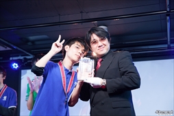 画像ギャラリー No.047のサムネイル画像 / 「BBCF」と「GGXrdR」のトッププレイヤーが集結した「ARC SYSTEM WORKS Fighting Game Award 2016」。イベントの模様をフォトレポートで紹介