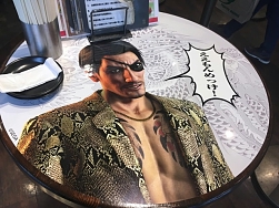 画像ギャラリー No.004のサムネイル画像 / 「龍が如く6 命の詩。」ゲーム内に登場する飲食店が，歌舞伎町の新宿東宝ビル1階でラッピング店舗を展開
