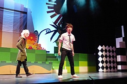 画像ギャラリー No.003のサムネイル画像 / 舞台公演「スーパーダンガンロンパ2 THE STAGE〜さよなら絶望学園〜」のゲネプロをレポート。原作に忠実なキャラクターや演出,そしてモノクマのハジけぶりを大いに楽しもう