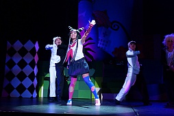 画像ギャラリー No.011のサムネイル画像 / 舞台公演「スーパーダンガンロンパ2 THE STAGE〜さよなら絶望学園〜」のゲネプロをレポート。原作に忠実なキャラクターや演出,そしてモノクマのハジけぶりを大いに楽しもう