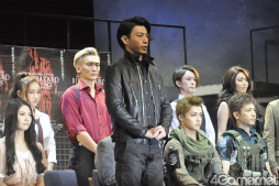 画像ギャラリー No.001のサムネイル画像 / 「BIOHAZARD THE STAGE」の舞台挨拶＆ゲネプロをレポート。非常勤講師として教壇に立つレベッカの姿に注目