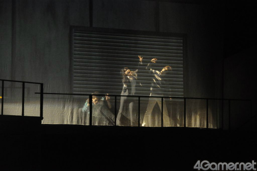 画像ギャラリー No.017のサムネイル画像 / 「BIOHAZARD THE STAGE」の舞台挨拶＆ゲネプロをレポート。非常勤講師として教壇に立つレベッカの姿に注目