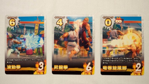 画像ギャラリー No.005のサムネイル画像 / ［TGS 2015］カナイセイジ氏の最新作はまさかのストリートファイターコラボ。カプコン物販ブースで先行発売されていたカードゲーム“ライバルズ”をさっそく遊んでみた