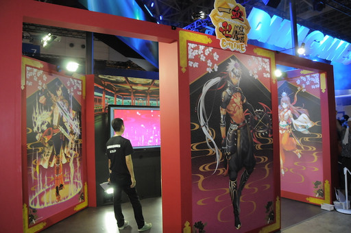 画像ギャラリー No.002のサムネイル画像 / ［TGS 2016］涼やかな目が魅力のナリヒラ様と“バンケツ”してみた！　DMMブースの「みんなでバンケツしちゃう&hearts;体感ゾーン」のレポート