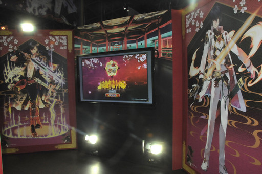 画像ギャラリー No.003のサムネイル画像 / ［TGS 2016］涼やかな目が魅力のナリヒラ様と“バンケツ”してみた！　DMMブースの「みんなでバンケツしちゃう&hearts;体感ゾーン」のレポート