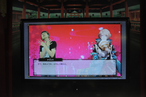画像ギャラリー No.007のサムネイル画像 / ［TGS 2016］涼やかな目が魅力のナリヒラ様と“バンケツ”してみた！　DMMブースの「みんなでバンケツしちゃう&hearts;体感ゾーン」のレポート