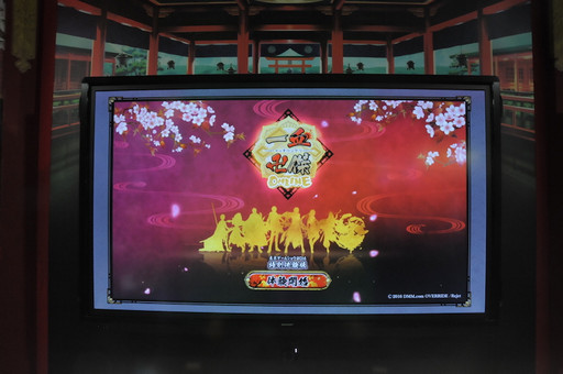 画像ギャラリー No.011のサムネイル画像 / ［TGS 2016］涼やかな目が魅力のナリヒラ様と“バンケツ”してみた！　DMMブースの「みんなでバンケツしちゃう&hearts;体感ゾーン」のレポート