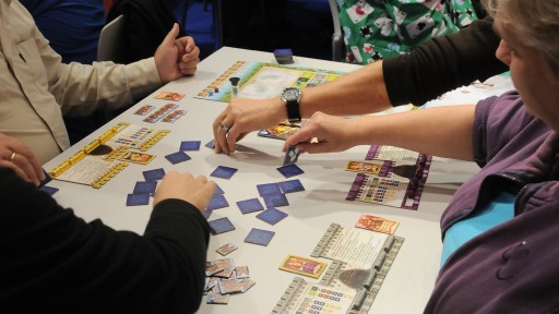 画像ギャラリー No.002のサムネイル画像 / ［SPIEL’15］「カタン」を生んだTeuber一家による新感覚ゲーム「Tumult Royal」プレイレポート。雲を掴むようなプレイフィールながら，中毒性の高い一作