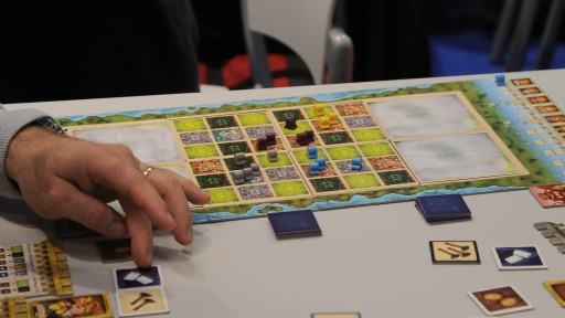 画像ギャラリー No.006のサムネイル画像 / ［SPIEL’15］「カタン」を生んだTeuber一家による新感覚ゲーム「Tumult Royal」プレイレポート。雲を掴むようなプレイフィールながら，中毒性の高い一作