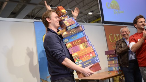 画像ギャラリー No.010のサムネイル画像 / ［SPIEL’15］世界各国から集まった1040人で同時に遊ぶ，世界最大のカタン。20周年記念イベント「1000人カタン」レポート