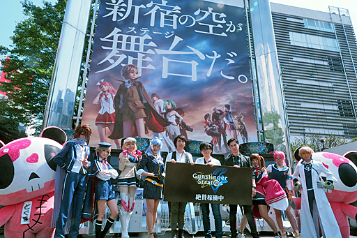画像ギャラリー No.006のサムネイル画像 / 「ガンスリンガー ストラトス3」の稼働記念イベントが新宿ステーションスクエアで開催。歴代シリーズ出演声優3人が，トークやミニゲームを展開