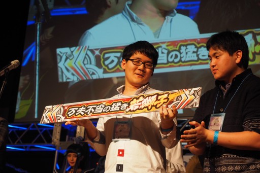 画像ギャラリー No.024のサムネイル画像 / 「ガンスリンガー ストラトス3」全国大会「BATTLE ARENA 2016 ReBirth」レポート。ふ〜ど選手率いるチーム「勝ちたがり」が3度目の優勝を飾る