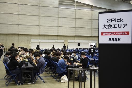 画像ギャラリー No.005のサムネイル画像 / 「RAGE Shadowverse 2023 Summer」予選大会の様子をレポート。GRAND FINALSに歩を進める8名が決定