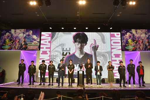 画像ギャラリー No.030のサムネイル画像 / 「RAGE Shadowverse 2023 Winter」GRAND FINALSレポート。10時間を超える激闘を制したのはThx|さけまん選手