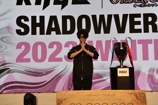 画像ギャラリー No.032のサムネイル画像 / 「RAGE Shadowverse 2023 Winter」GRAND FINALSレポート。10時間を超える激闘を制したのはThx|さけまん選手