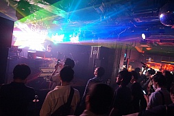 画像ギャラリー No.001のサムネイル画像 / EDMをフィーチャーしたゲームミュージックのクラブイベント「EDG音撃 -EDM IS GAME-」をレポート。「EDMは音楽でなくゲームだ!」by佐野電磁氏