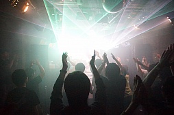 画像ギャラリー No.029のサムネイル画像 / EDMをフィーチャーしたゲームミュージックのクラブイベント「EDG音撃 -EDM IS GAME-」をレポート。「EDMは音楽でなくゲームだ!」by佐野電磁氏
