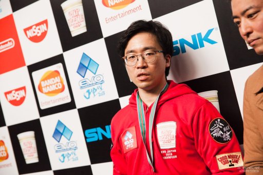 画像ギャラリー No.001のサムネイル画像 / ［EVO Japan］防御の重要性を強く感じた大会だった――「鉄拳7」部門優勝，Knee選手合同インタビュー