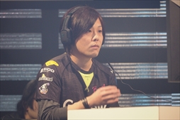 画像ギャラリー No.012のサムネイル画像 / ［闘会議2018］「鉄拳7」公式大会優勝はノビ選手。プロライセンス所持者4名で争われた戦いを制し，賞金200万円を獲得