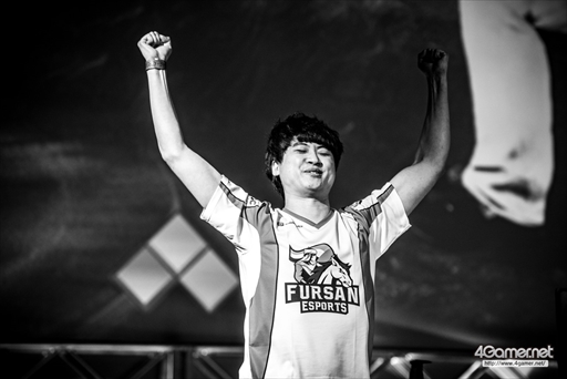 画像ギャラリー No.002のサムネイル画像 / 【速報】［EVO2018］「鉄拳7」部門の優勝は韓国のLowHigh選手。伝統の韓国人対決を制し，初の栄冠を手にした