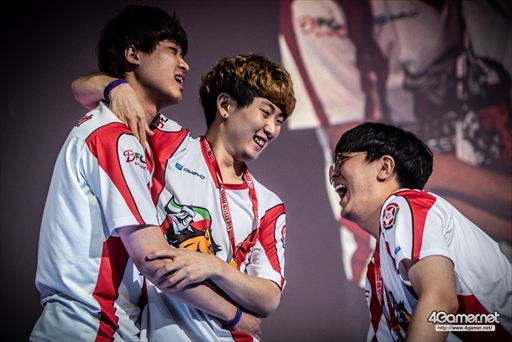 画像ギャラリー No.003のサムネイル画像 / 【速報】［EVO2018］「鉄拳7」部門の優勝は韓国のLowHigh選手。伝統の韓国人対決を制し，初の栄冠を手にした