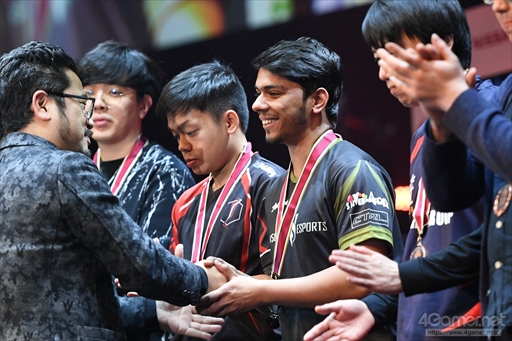 画像ギャラリー No.003のサムネイル画像 / ［EVO Japan］「鉄拳7」を制したのはパキスタンの超新星，Arslan Ash選手。並みいる強豪を打ち倒し，優勝の栄冠を手にした