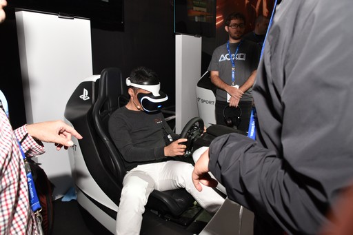 画像ギャラリー No.006のサムネイル画像 / ［E3 2017］PS VRでプレイする「グランツーリスモSPORT」は酔いにくく，現実の車のように運転できる。「T-GT」で操作できた試遊台での体験をレポート