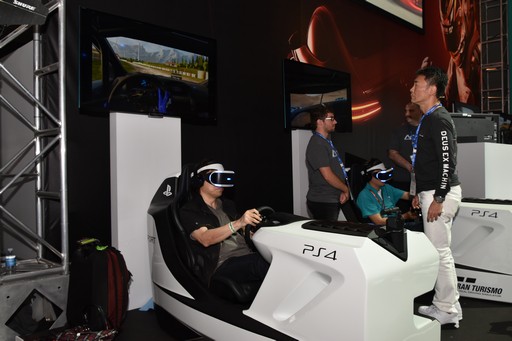 画像ギャラリー No.008のサムネイル画像 / ［E3 2017］PS VRでプレイする「グランツーリスモSPORT」は酔いにくく，現実の車のように運転できる。「T-GT」で操作できた試遊台での体験をレポート
