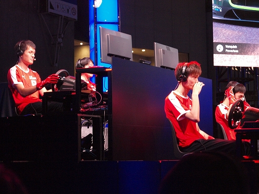 画像ギャラリー No.004のサムネイル画像 / ［TGS 2019］一遊入魂「グランツーリスモSPORT」，手に汗握る熱い展開となったエキシビションレースの模様をレポート