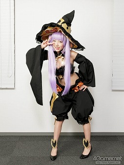 画像ギャラリー No.013のサムネイル画像 / 「デモンゲイズ2」セクシーな歌姫デモンに扮した夢アド・京佳さんが編集部で“革命”を起こすためにやって来ました!