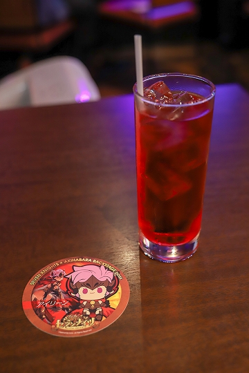 画像ギャラリー No.023のサムネイル画像 / 「セブンナイツ」AKIHABARA バックステージpassとのコラボカフェをレポート。OP主題歌のカバーライブまで楽しめる！ ひと味違った内容はファン必見