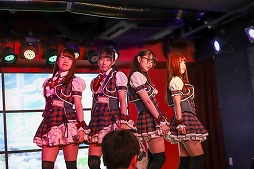 画像ギャラリー No.029のサムネイル画像 / 「セブンナイツ」AKIHABARA バックステージpassとのコラボカフェをレポート。OP主題歌のカバーライブまで楽しめる！ ひと味違った内容はファン必見