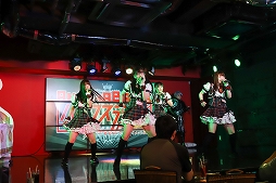 画像ギャラリー No.032のサムネイル画像 / 「セブンナイツ」AKIHABARA バックステージpassとのコラボカフェをレポート。OP主題歌のカバーライブまで楽しめる！ ひと味違った内容はファン必見