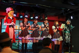 画像ギャラリー No.033のサムネイル画像 / 「セブンナイツ」AKIHABARA バックステージpassとのコラボカフェをレポート。OP主題歌のカバーライブまで楽しめる！ ひと味違った内容はファン必見