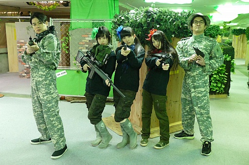 画像ギャラリー No.018のサムネイル画像 / 「ソウル・オブ・セブンス」のサバゲーイベントをレポート。平成ノブシコブシ擁する芸能人チームとメディアチームの激戦をGoProの映像でお届け