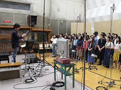 「蒼き革命のヴァルキュリア」国歌斉唱イベントが開催。光田康典氏の指揮のもと，50人のファンと一緒にユトランド王国の国歌を歌ってきた