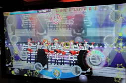 画像ギャラリー No.005のサムネイル画像 / AC版「ラブライブ!スクールアイドルフェスティバル」5月13日に開催されたロケテスト初日をレポート。クラブセガ秋葉原 新館で実際に“シャンシャン”体験してきた