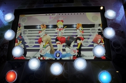 画像ギャラリー No.016のサムネイル画像 / AC版「ラブライブ!スクールアイドルフェスティバル」5月13日に開催されたロケテスト初日をレポート。クラブセガ秋葉原 新館で実際に“シャンシャン”体験してきた