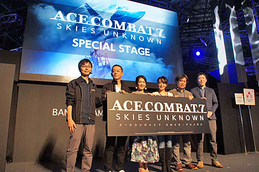 画像ギャラリー No.015のサムネイル画像 / ［TGS 2018］「エースコンバット7 スカイズ・アンノウン」スペシャルステージをレポート。「コレクターズエディション」のブックレットには，片渕須直氏による4本の短編小説を収録