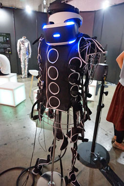 画像ギャラリー No.002のサムネイル画像 / ［TGS 2016］「Rez Infinite」を全身で楽しめる。シナスタジア（共感覚）スーツが“エンターテインメントの未来”ブースに出展中