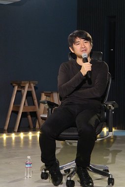 画像ギャラリー No.002のサムネイル画像 / 「Rez Infinite」の「The Game Awards 2016 Best VR Game」受賞を記念し,水口哲也氏とSIE 吉田修平氏が対談。二人が語るVRの可能性とは