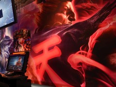 「ときど作戦」こと豪鬼制作プロジェクトの狙いとは。「鉄拳7 FR」ステージ後の原田P＆ときど選手＆ノビ選手に，JAEPO会場で話を聞いてみた