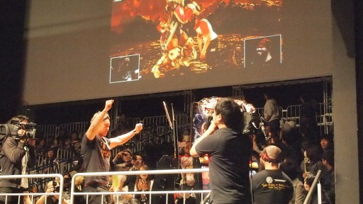 画像ギャラリー No.011のサムネイル画像 / 「鉄拳7FR」×新日コラボが発表された「大プロレス祭り2017」レポート。オカダ・カズチカ選手のコスチュームを纏い,キングが「レインメーカー」を繰り出す