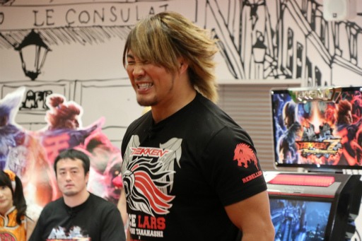 画像ギャラリー No.009のサムネイル画像 / 棚橋弘至選手×「鉄拳7」ラースのコラボコスチュームが実機披露。Web番組「生対決！棚橋弘至の鉄拳7FR バトルトーナメント」収録現場レポート