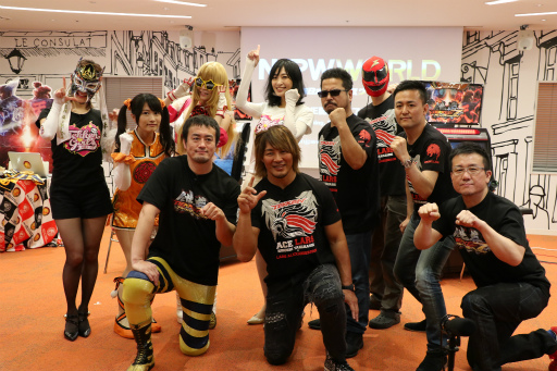 画像ギャラリー No.015のサムネイル画像 / 棚橋弘至選手×「鉄拳7」ラースのコラボコスチュームが実機披露。Web番組「生対決！棚橋弘至の鉄拳7FR バトルトーナメント」収録現場レポート