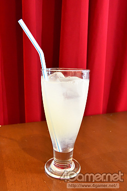 画像ギャラリー No.011のサムネイル画像 / 「セガコラボカフェ池袋 バンドやろうぜ!」が4月7日から期間限定でオープン。小林正典さんも登場したレセプションの模様をレポート