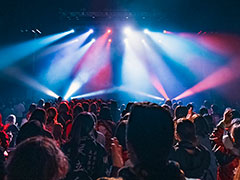 伝説のクリスマスライブを再び。「バンドやろうぜ！ Re:Carnival〜また聖夜に会いましょう〜」上映会レポート＆足立Pの独占インタビューもお届け