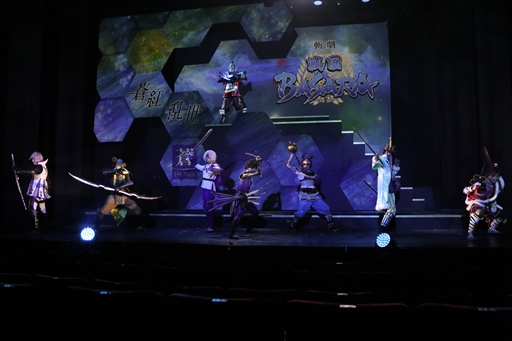 画像ギャラリー No.002のサムネイル画像 / 舞台「“斬劇『戦国BASARA』蒼紅乱世”『蒼』THE PRIDE」のゲネプロをレポート。「『紅』未来への誇り」と対をなすもう1つの物語
