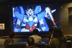 画像ギャラリー No.002のサムネイル画像 / 「ガンダムブレイカー3」でガンプラをカスタマイズ。ガンダム芸人 若井おさむさんが審査員長を務めた「最強の俺ガンダムを創るのは、誰だ!」レポート